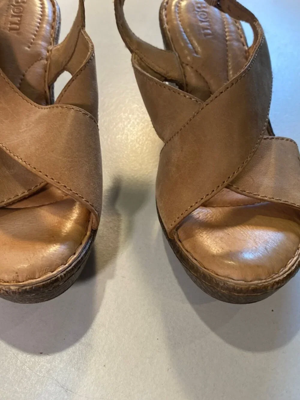 Born - Sz 7M - Ashley Wedge F01706 Sandals